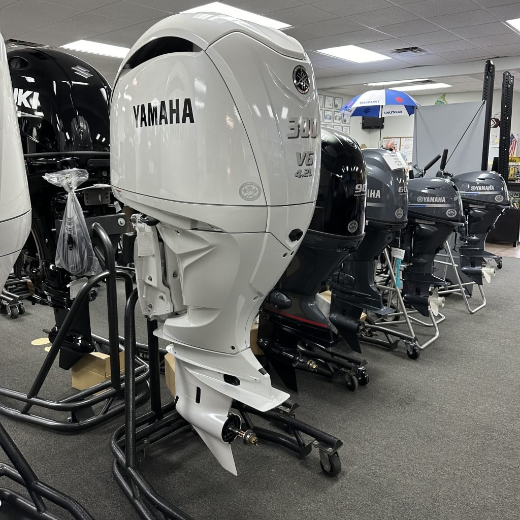 Quality Outboard Engines : YAMAHA 300 HP 4 STROKE