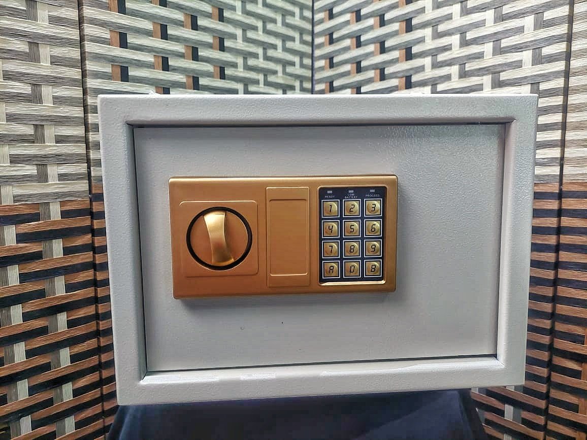 خزنة نقود حديدية – حماية آمنة لأموالك ومستنداتك الهامة