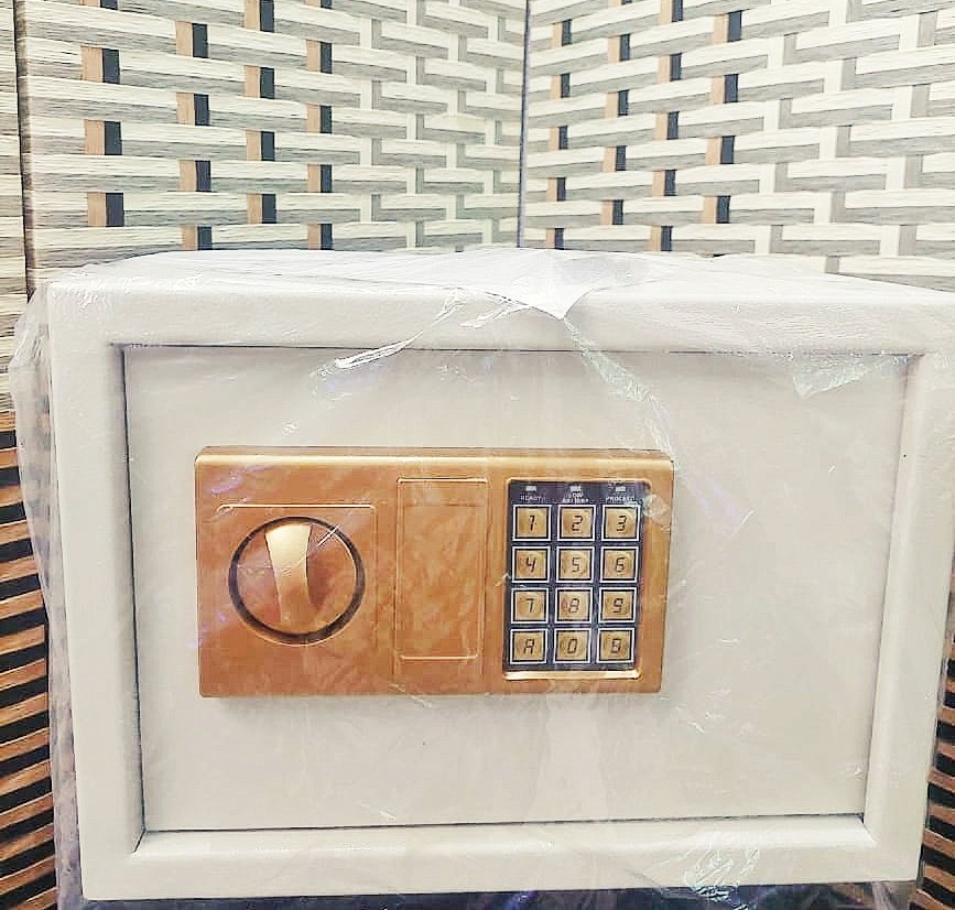 خزنة نقود حديدية – حماية آمنة لأموالك ومستنداتك الهامة