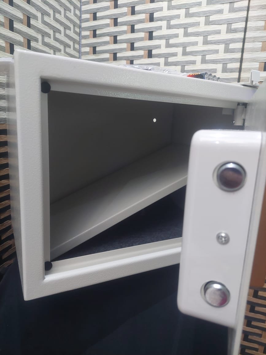 خزنة نقود حديدية – حماية متينة بأفضل الأسعار وخدمة توصيل مجانية