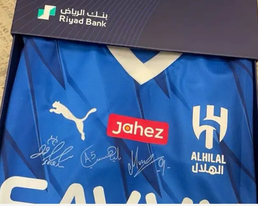 تيشيرت الهلال موقع من اللاعبين