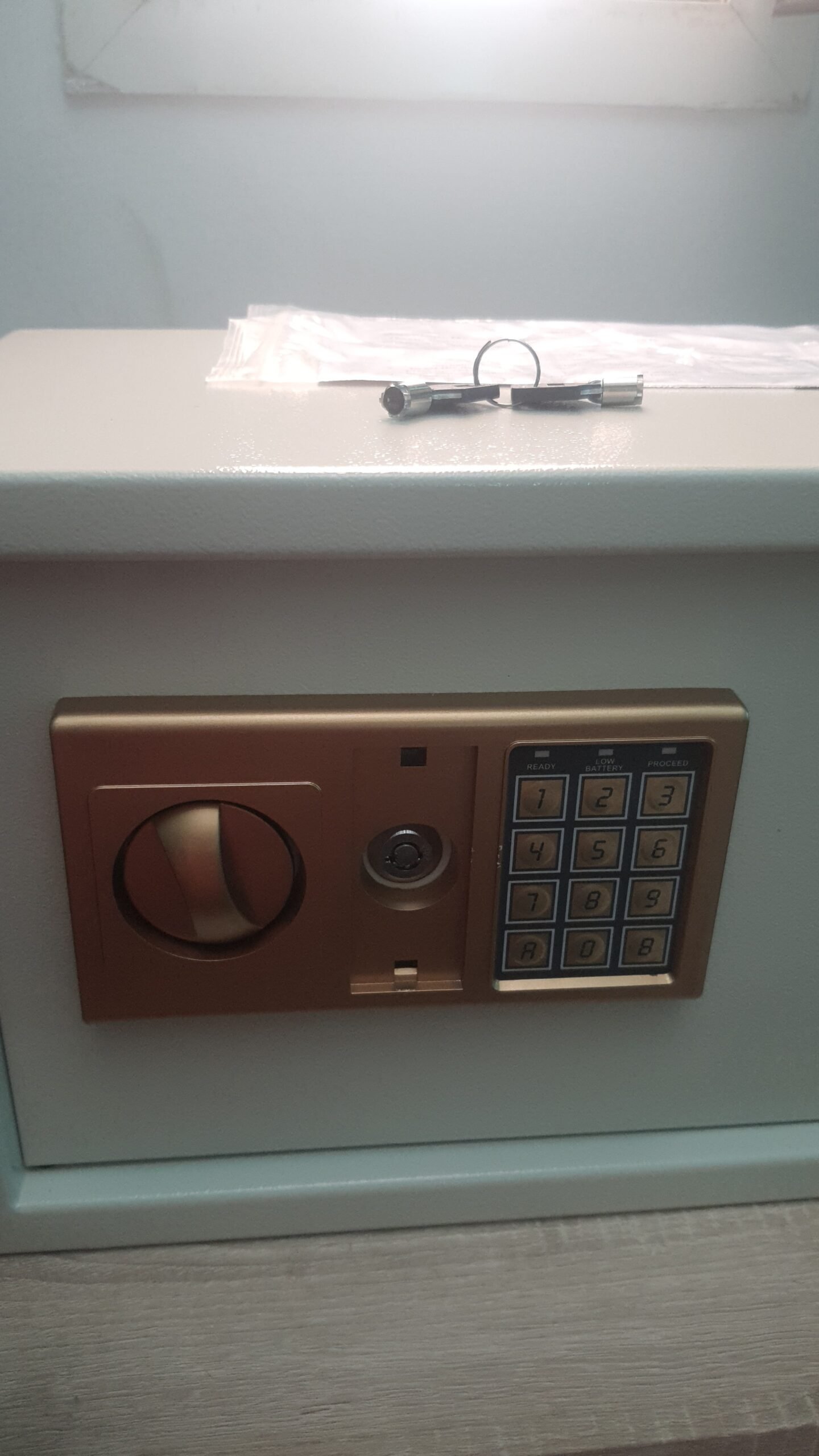 خزنة نقود حديدية – حماية متينة لأموالك ومستنداتك الثمينة