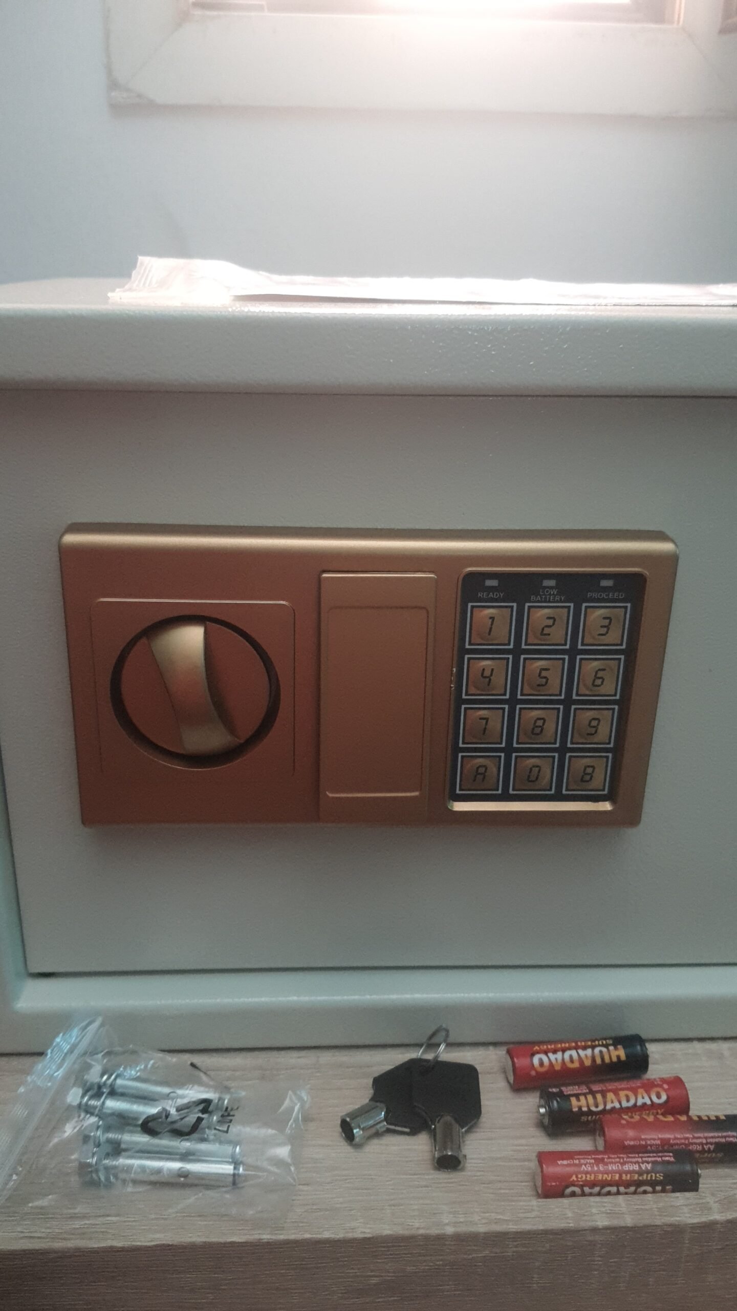 خزنة نقود حديدية – حماية متينة لأموالك ومستنداتك الثمينة