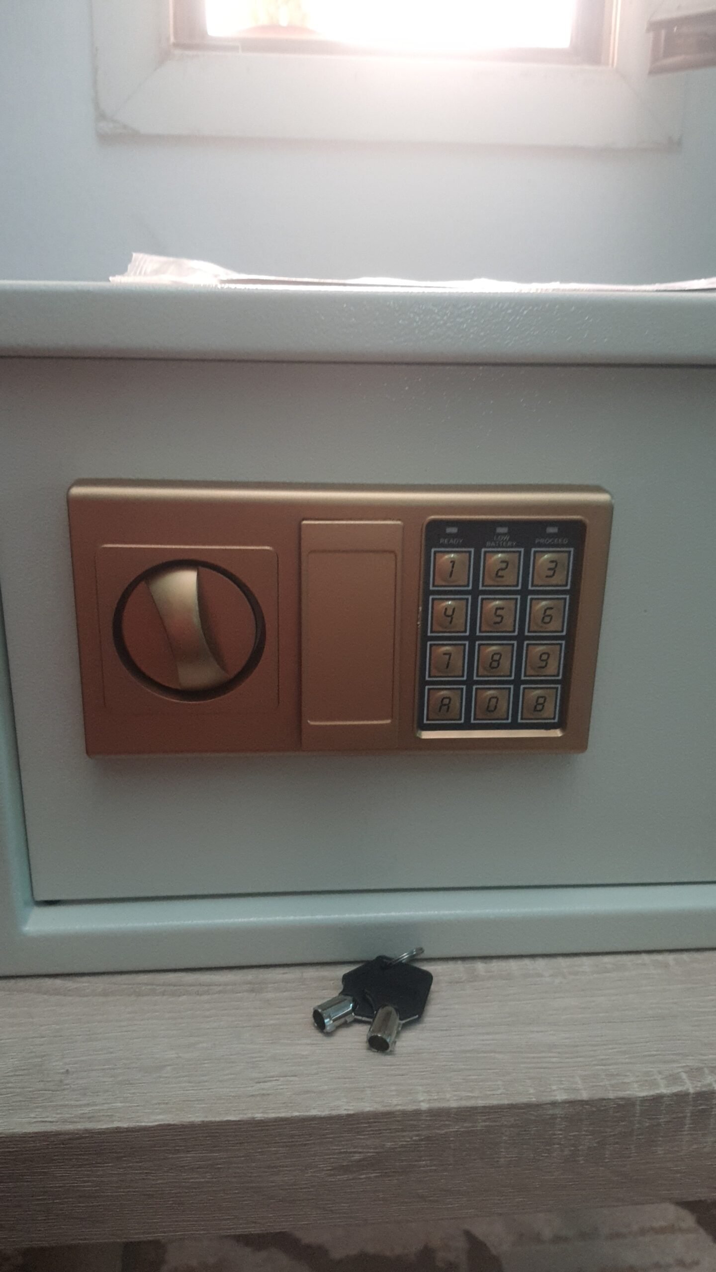 خزنة نقود حديدية – حماية متينة لأموالك ومستنداتك الثمينة