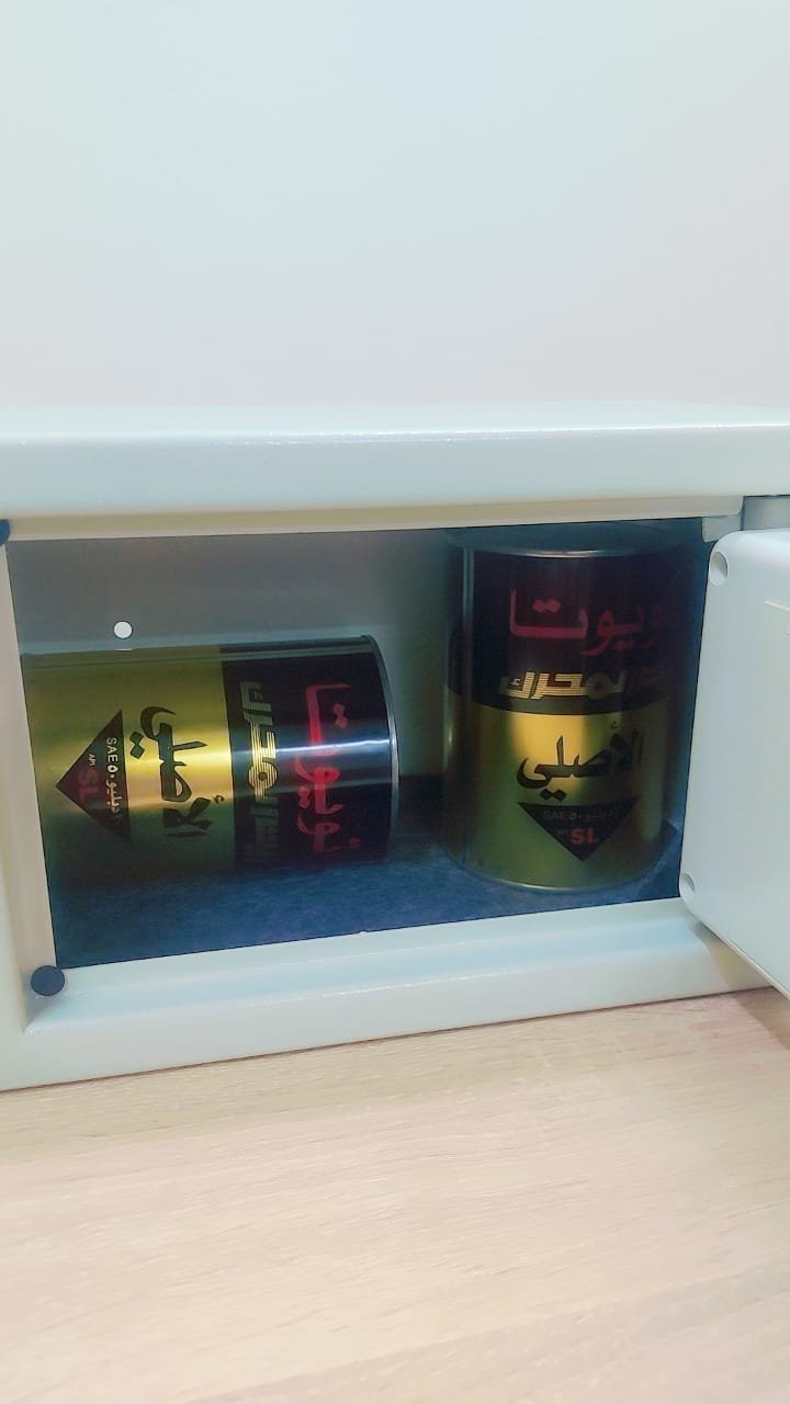 خزنة نقود وسط – تصميم عملي وآمن لحفظ أموالك ومقتنياتك الثمينة