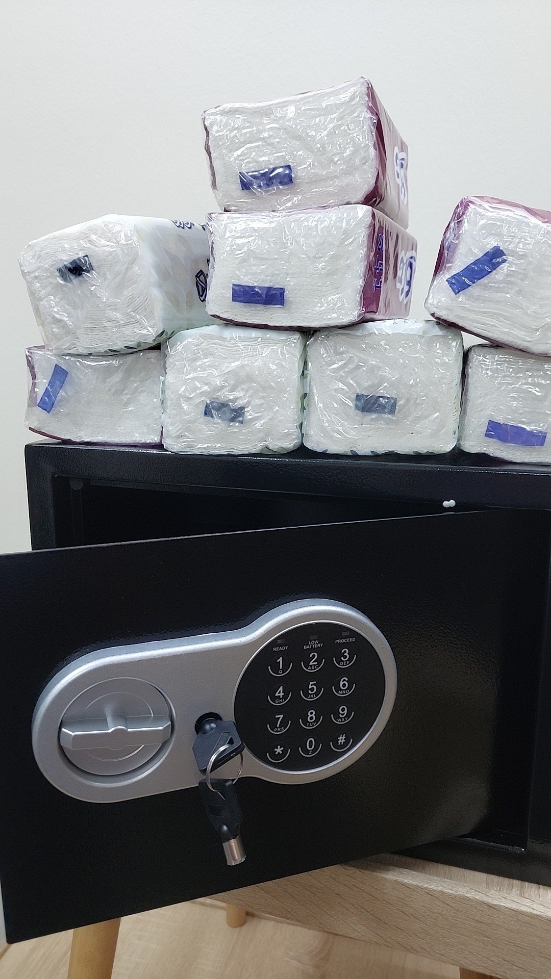 خزنة نقود حديدية مميزة – حماية متينة لأموالك ومستنداتك الهامة