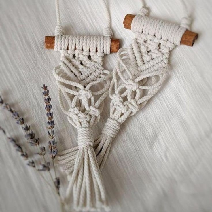 ميداليه للسياره