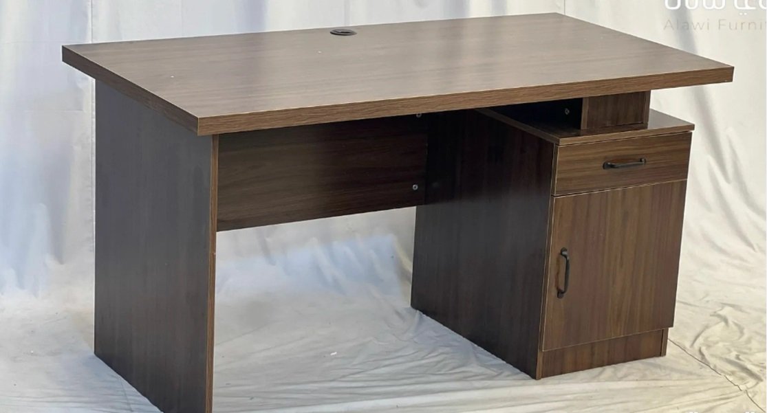 طاولات مكتبية مقاسات متعددة 120 سم 140 سم 160 سم الارتفاع 77 سم متوفر ثلاثة اللوان من كل شكل