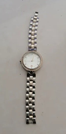 ساعات نسائية للبيع