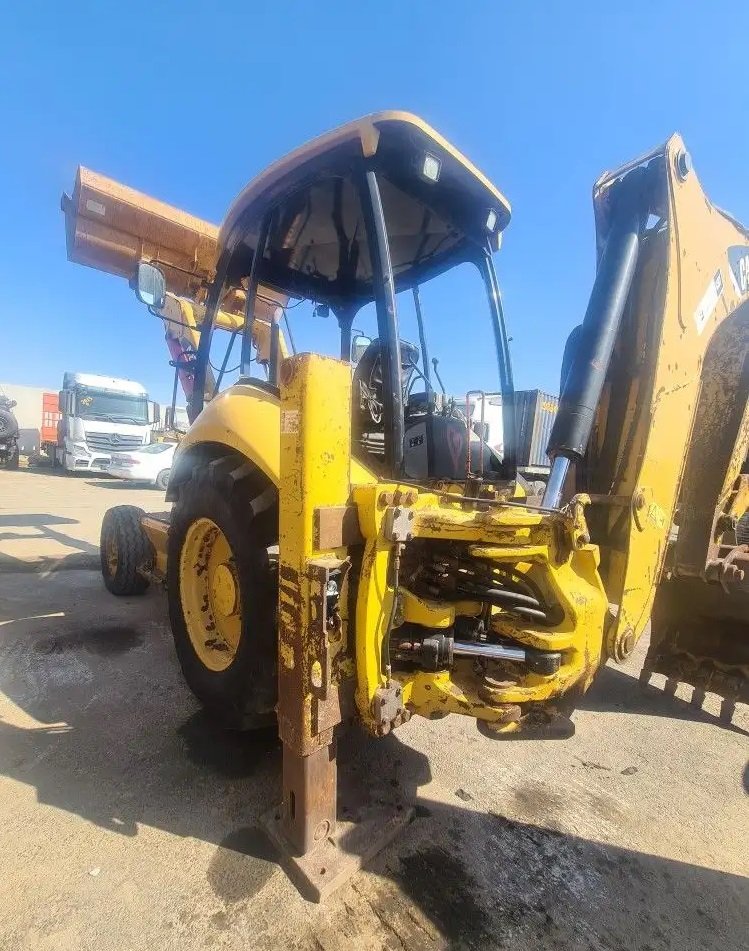 عرجا عرجاء للبيع بيع كتربلر موديل 2009 مشروط نظيفه مكينه قير