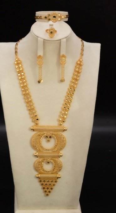 طقم كامل سلسال وحلق واسواره وخاتم من بديل الذهب