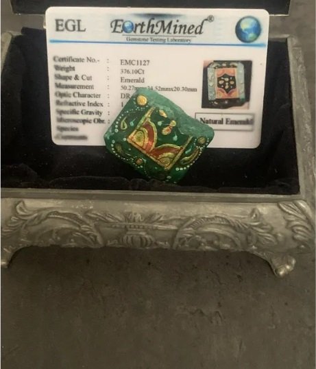 حجر زمرد للبيع بسعر مغري