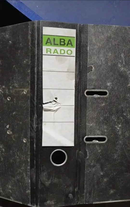 ملفات قصاصات أدوات مكتبية لوازم مكتبات مكتبية