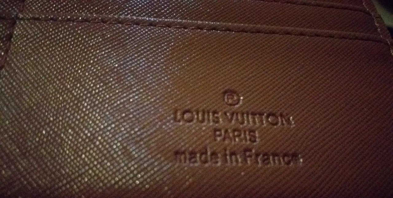 محفظة لويس فيتون اصليه