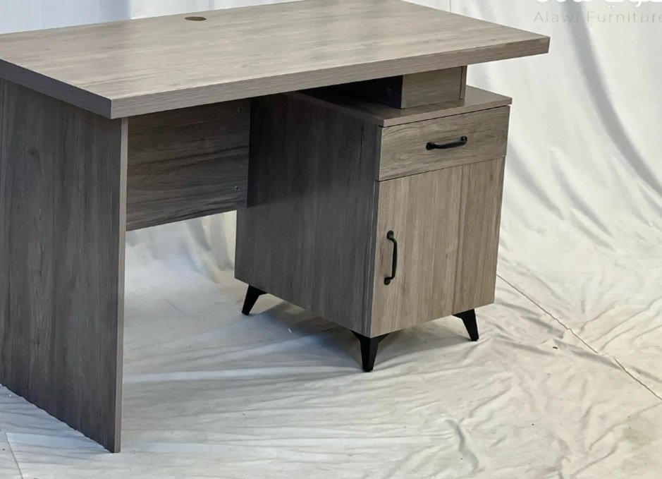 طاولات مكتبية مقاسات متعددة 120 سم 140 سم 160 سم الارتفاع 77 سم متوفر ثلاثة اللوان من كل شكل