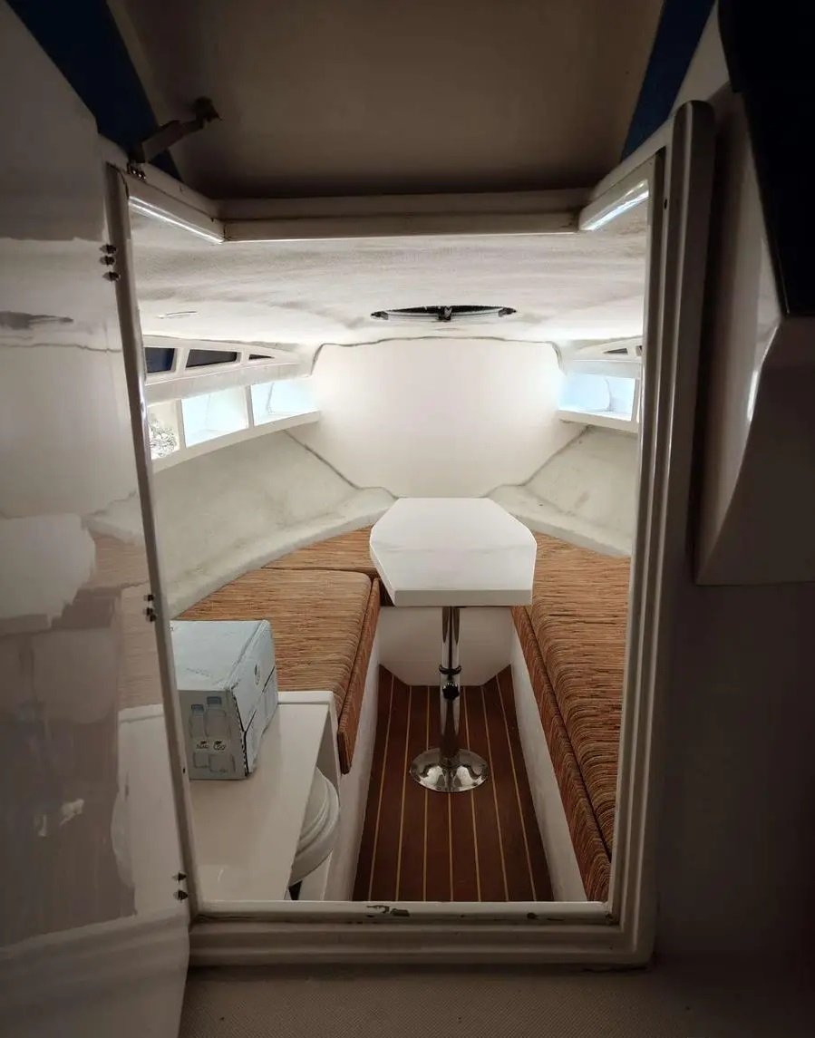 قارب طراد سلفر كرافت 26 قدم