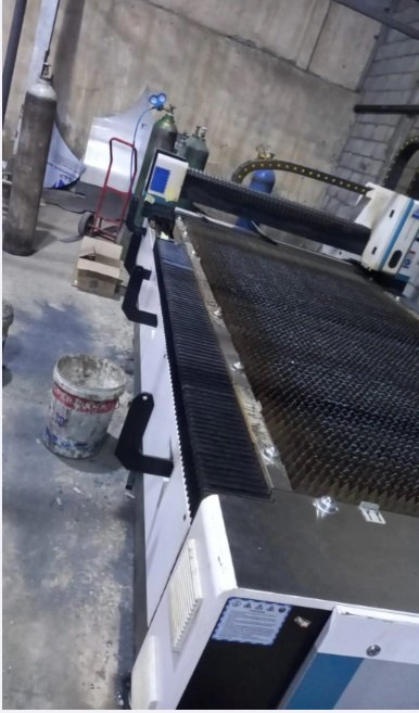 مكينة CNC Laser cutting 1500W 1500*3000 قص الصاج و الاستيل بالليزر CNC 1500 جديدة 2024 استخدام خفيف