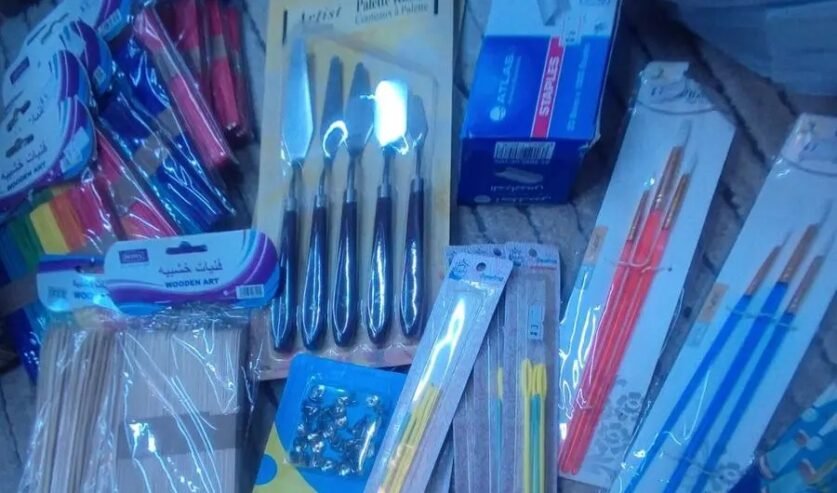 بضاعة مكتبية وقرطاسية للبيع