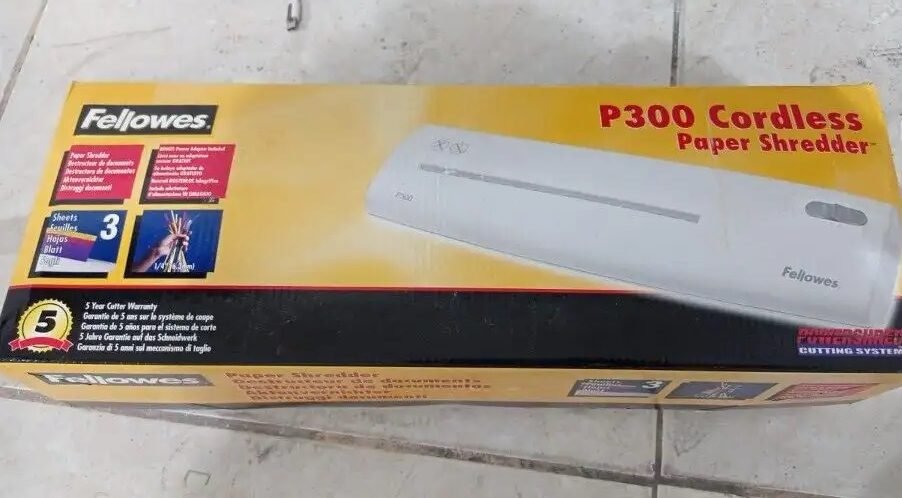 ملفات قصاصات أدوات مكتبية لوازم مكتبات مكتبية