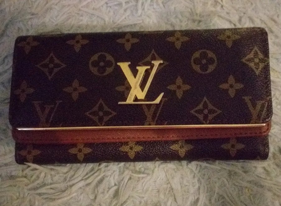 محفظة لويس فيتون اصليه