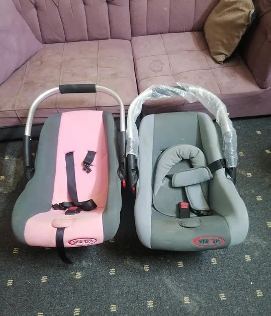 أدوات أطفال مواليد والبيع بسبب كبر سن الأطفال