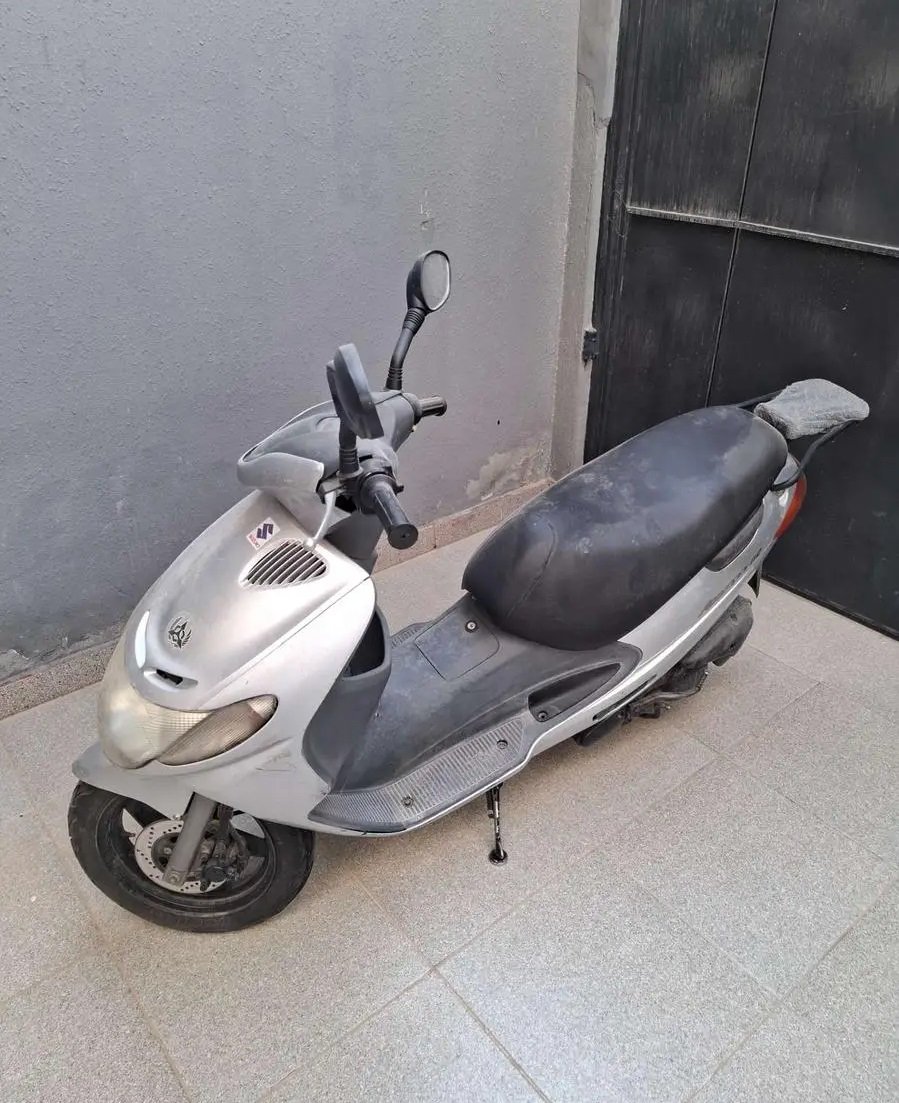 دراجة نارية سوزوكي ادرس 110