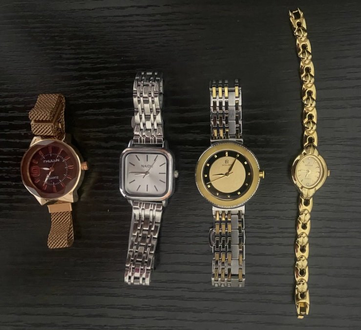 ساعات نسائية ذهبي وفضي ونحاس