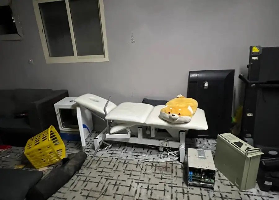 للبيع مستعجل ( جهاز تعقيم معدات طبيه – سرير مساج كهربائي)