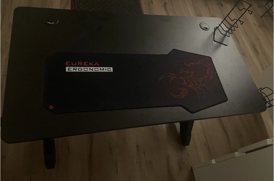 طاوله قيمنق نضيفه فايبر من شركة eureka