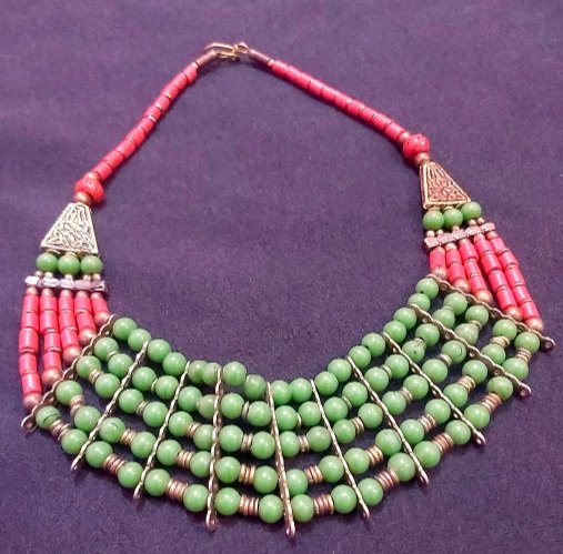 عقد تراثي نمط قديم متميز جدا بحالة ممتازة