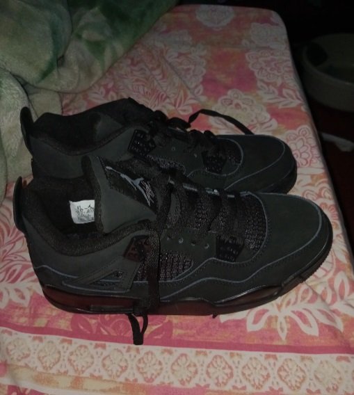 المولع الفخم ،الفحمي ،الحلو Air Jordan blackcat