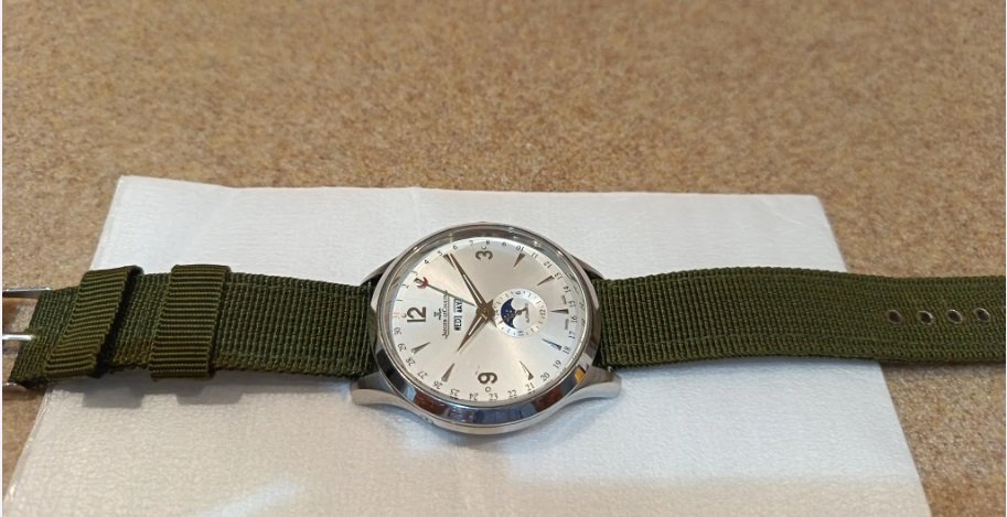 ساعة اوتوماتيك سويسري نخب اول غني عن التعريف