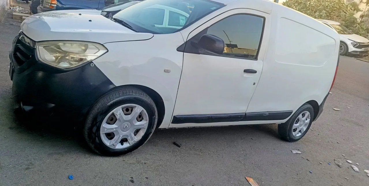 سياره رينو فان .مستعمله مفحوصه ومجدده وجاهزه لنقل ملكيه. السياره نظيفه جدا جدا ولا يوجد فيها اي خلل