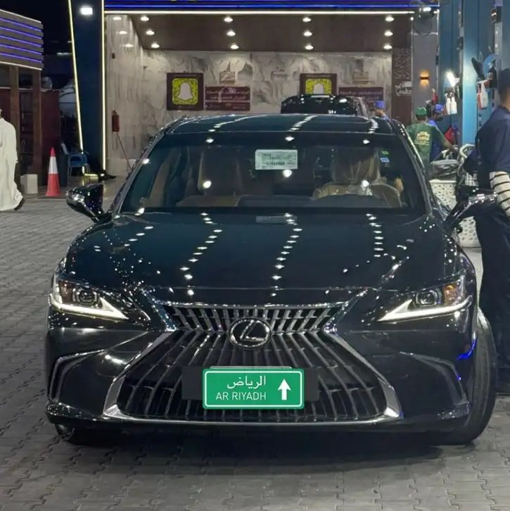لكزس 2024 اسود. فئة 250