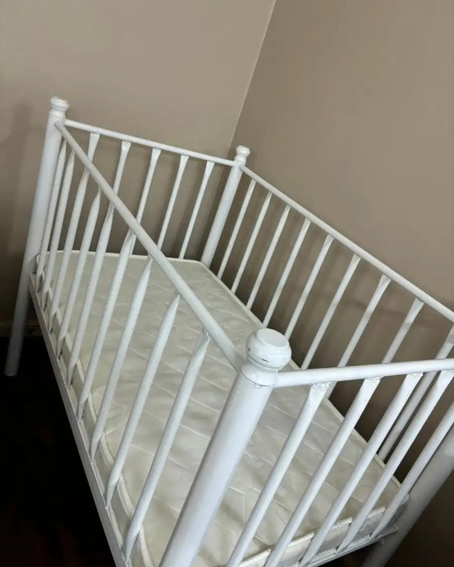 سرير اطفال كرسي اطفال