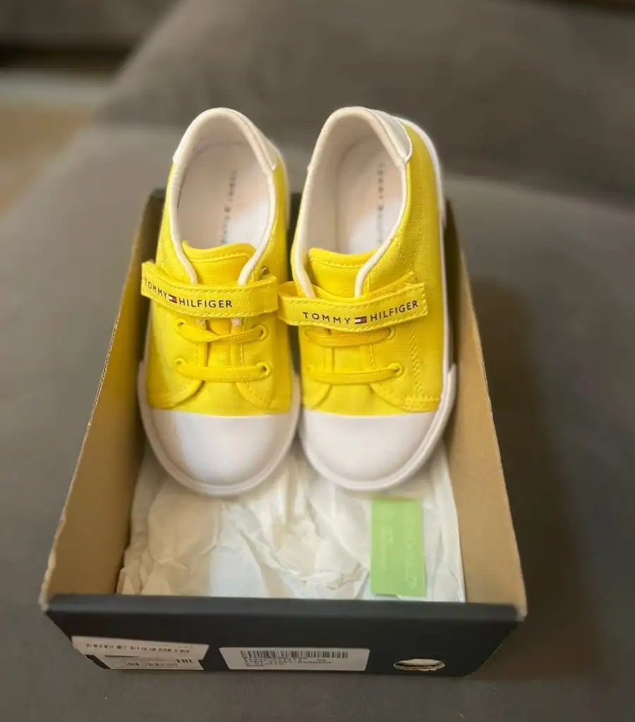 كوتش تومي اطفال مقاس 26