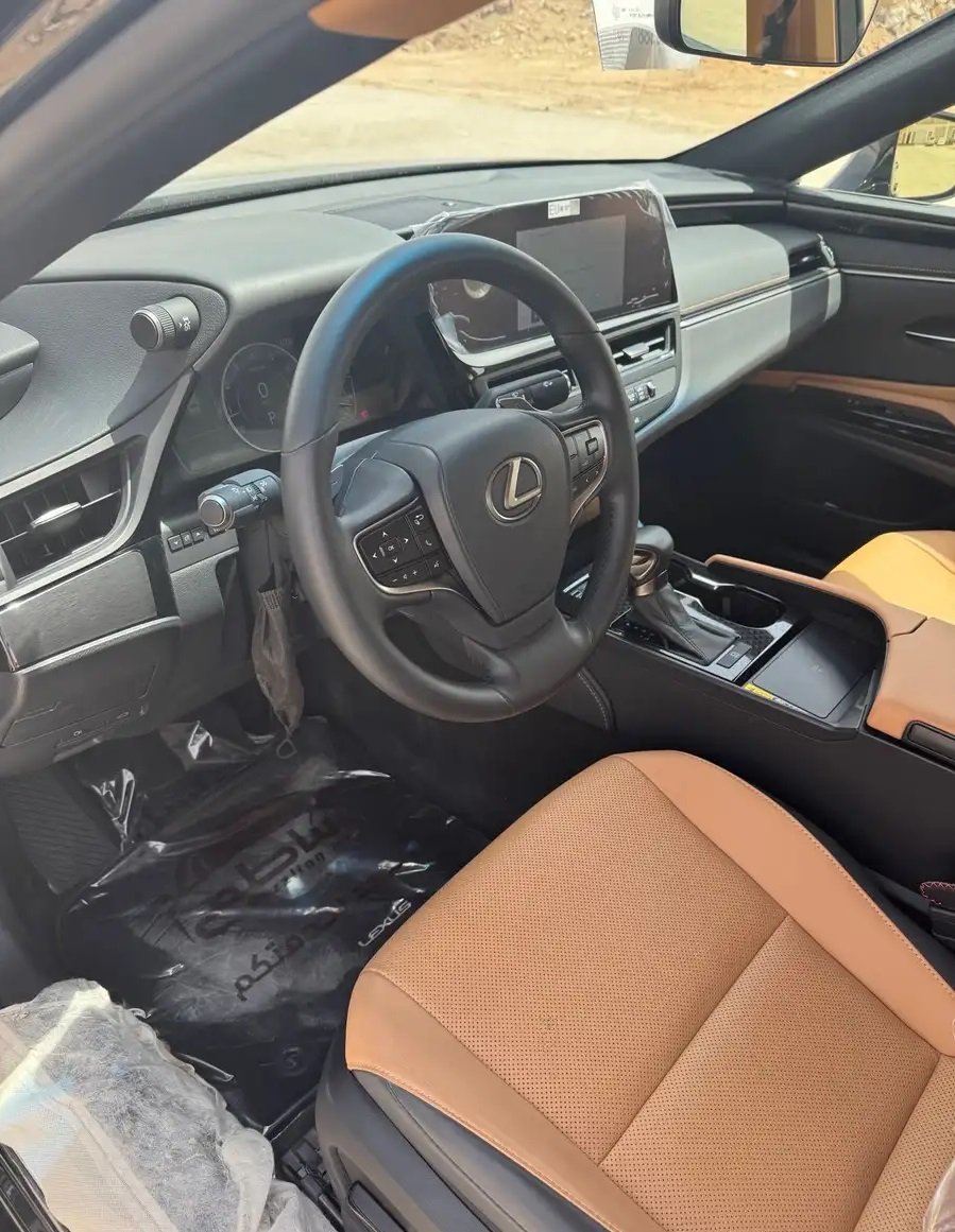 لكزس 2024 اسود. فئة 250