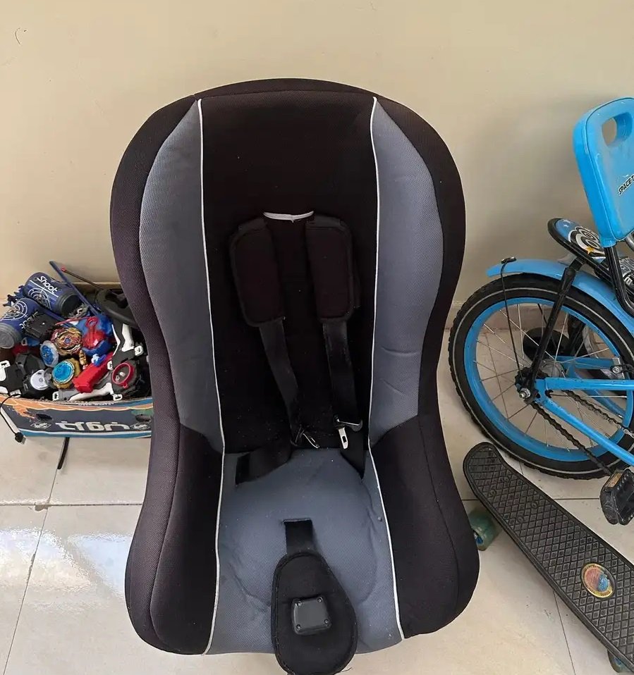 عربة اطفال و كرسي سيارة