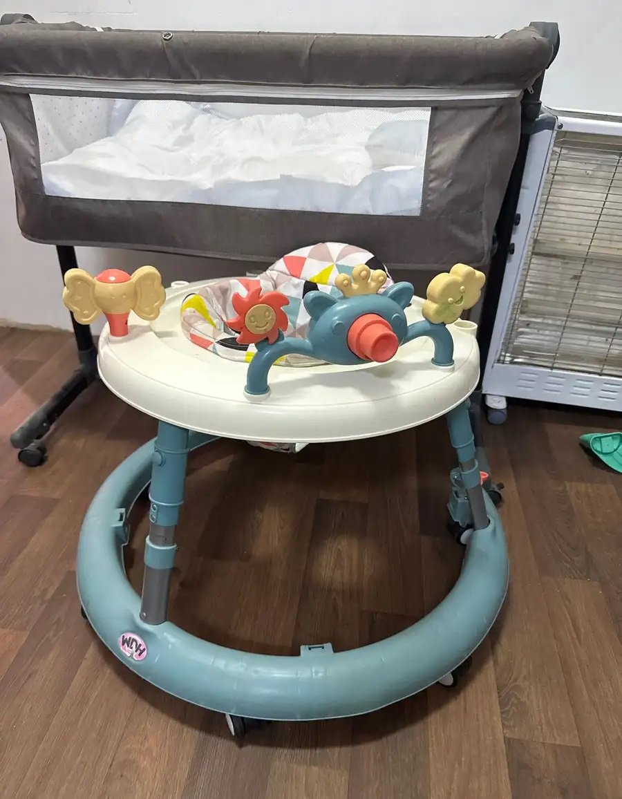 سرير وعربية بيبي للبيع