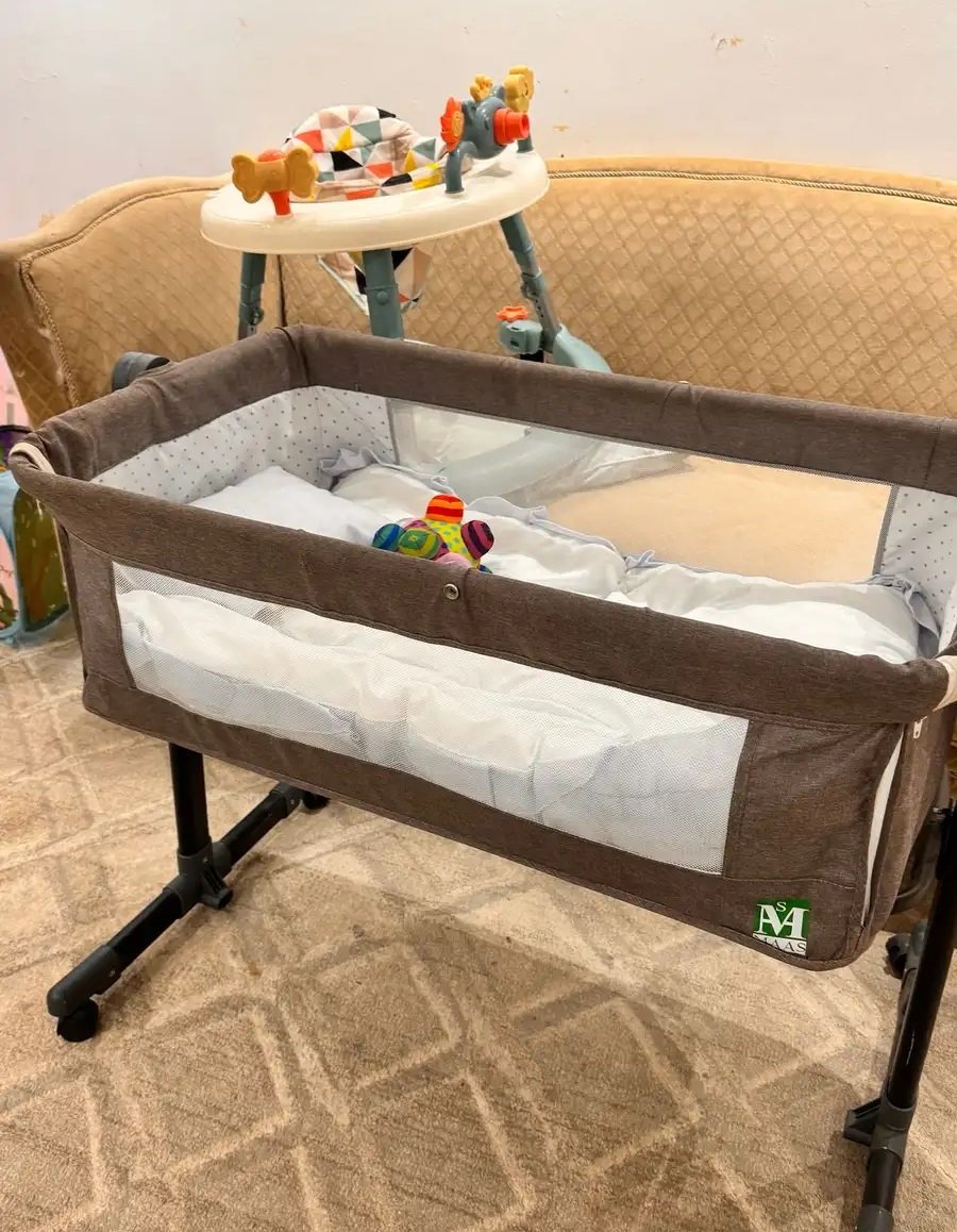 سرير وعربية بيبي للبيع
