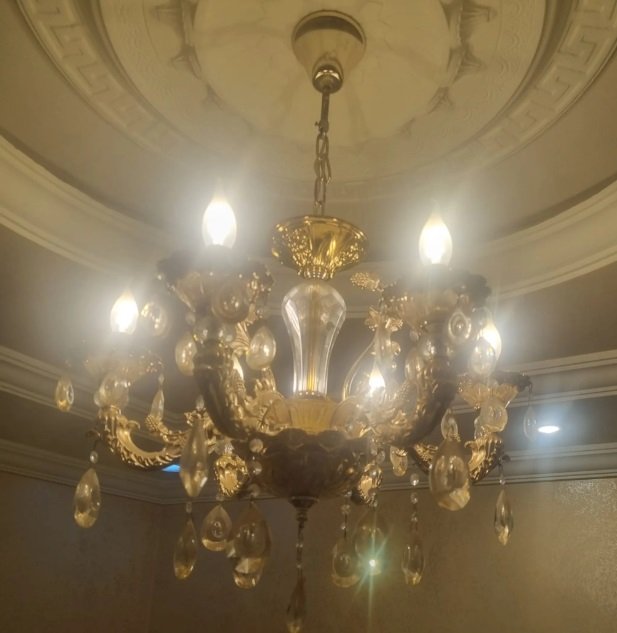 نجف كريستال جديد ذهبي كلاسيك عدد2 استخدام خفيف ولفتره قصيرة . لا يوجد بة اي عيب