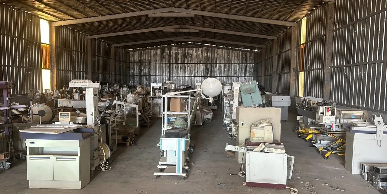 اجهزة طبية نظيفه وفيه شي منها جديد