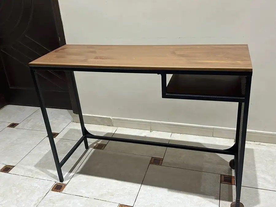 وحدة أرفف مفتوحه طاولة مكتبية