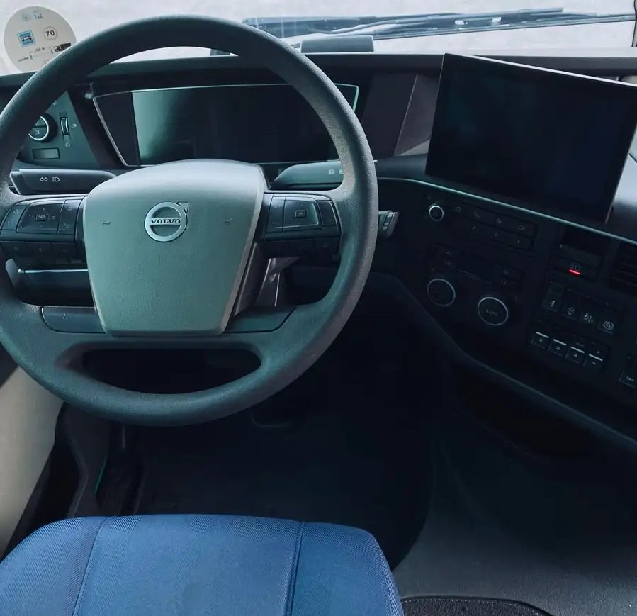 شاحنات فولفو 2022 عدد 13