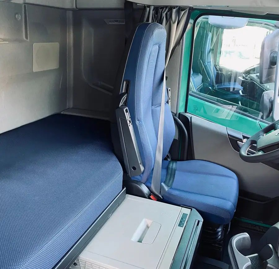 شاحنات فولفو 2022 عدد 13