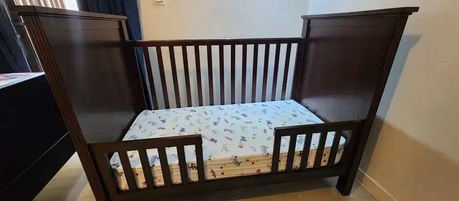 filmore baby crip from pottery barn سرير أطفال