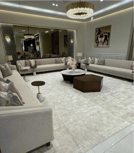 تفصيل كنب وستائر فخمة حسب الطلب – جودة وضمان