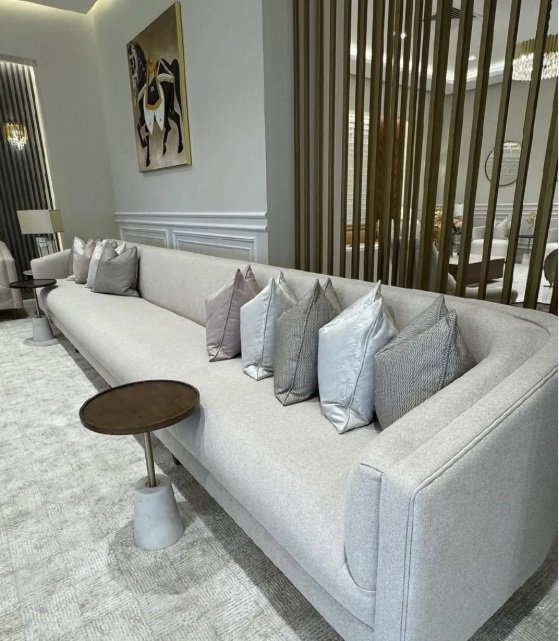 تفصيل كنب وستائر فخمة حسب الطلب – جودة وضمان