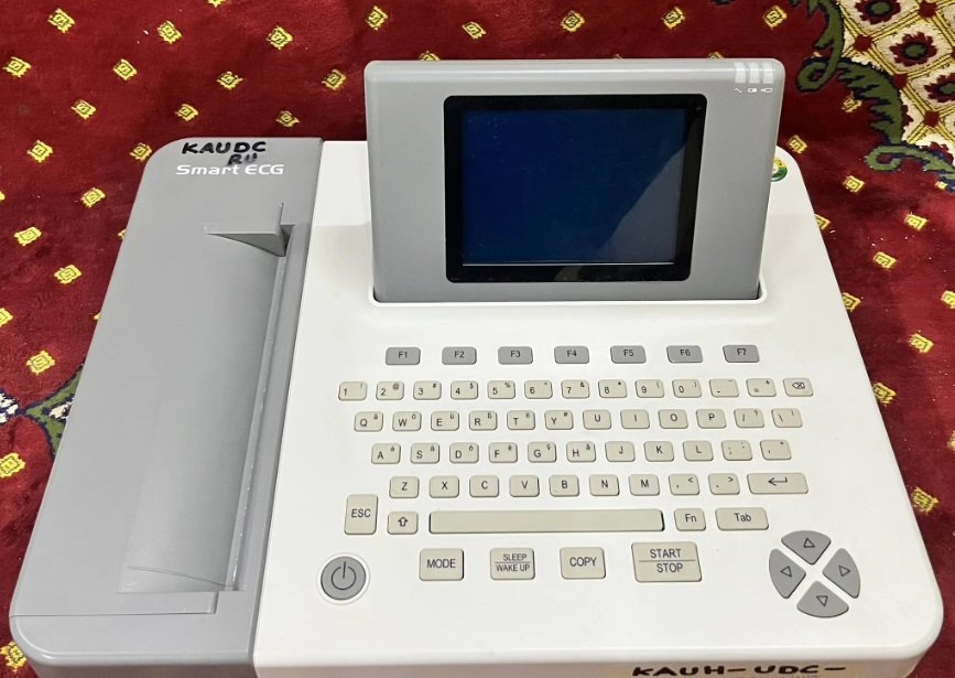 جهاز تخطيط قلب ( ECG )