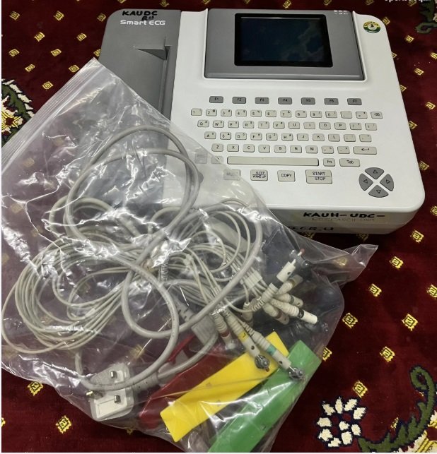 جهاز تخطيط قلب ( ECG )